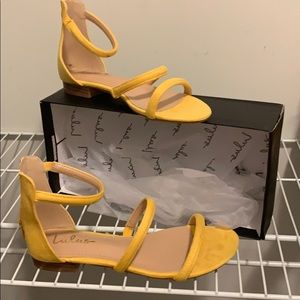 Brand new never worn beautiful summer yellow
